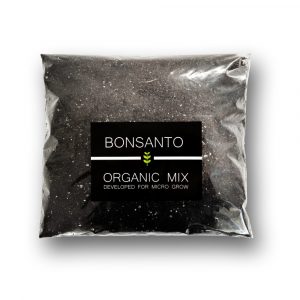 Die Bonsanto Mini Grow Box Erde befindet sich in einer durchsichtigen Verpackung mit der Aufschrift Bonsanto Organic Mix - developed for micro grow