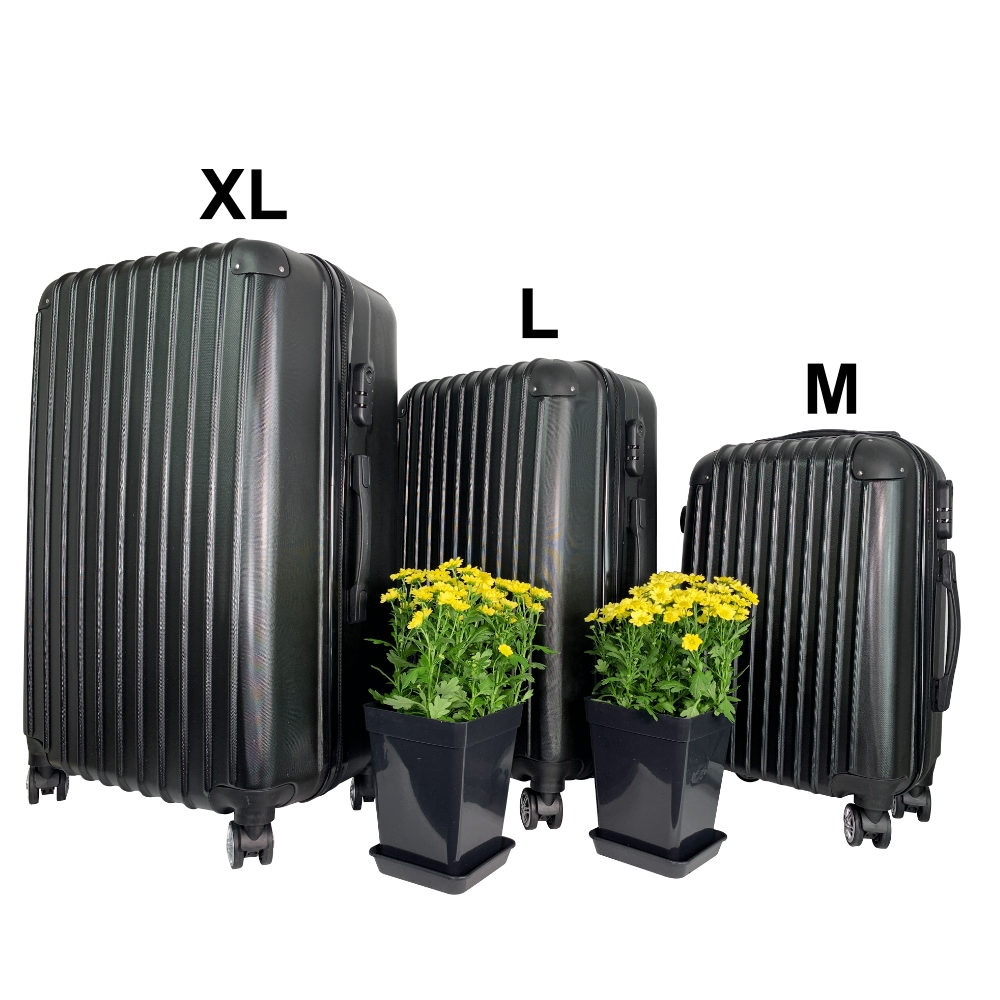 Alle drei Bonsanto Mini Grow Boxen mit den Größen XL, L und M stehen nebeneinander. Davor sind zwei Pflanzenkübel aufgestellt.